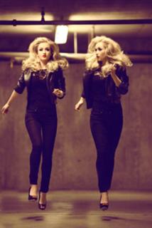 Emily Tennant feet photo 3