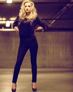 Emily Tennant feet photo 16