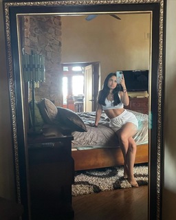 Emily Tosta feet photo 16