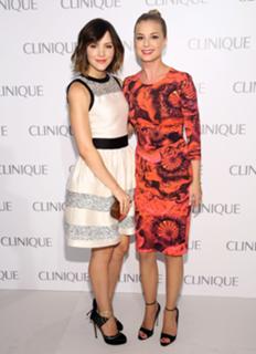 Emily VanCamp feet photo thumbnail