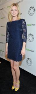 Emily VanCamp feet photo thumbnail