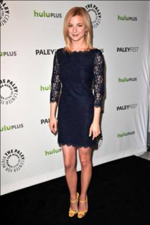 Emily VanCamp feet photo thumbnail
