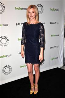 Emily VanCamp feet photo thumbnail