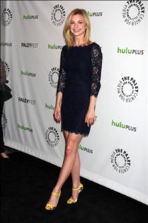 Emily VanCamp feet photo thumbnail