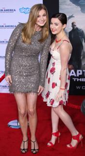 Emily VanCamp feet photo thumbnail