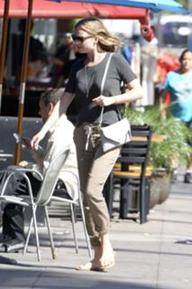 Emily VanCamp feet photo thumbnail