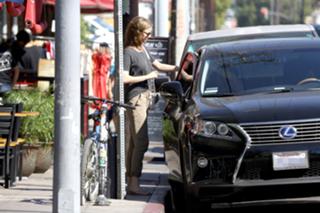 Emily VanCamp feet photo thumbnail