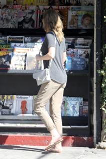 Emily VanCamp feet photo thumbnail