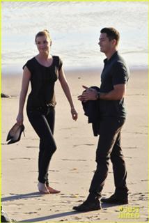 Emily VanCamp feet photo thumbnail