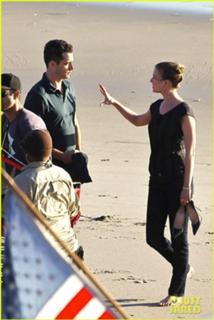 Emily VanCamp feet photo thumbnail