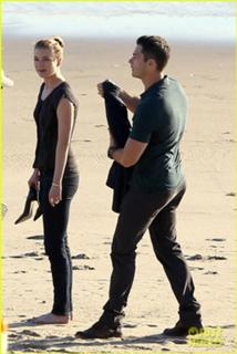 Emily VanCamp feet photo thumbnail