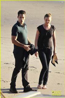 Emily VanCamp feet photo thumbnail