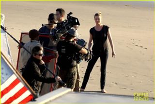 Emily VanCamp feet photo thumbnail
