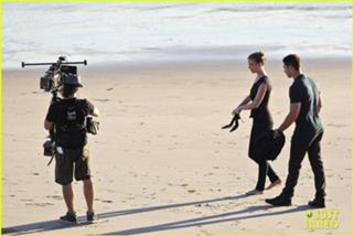 Emily VanCamp feet photo thumbnail