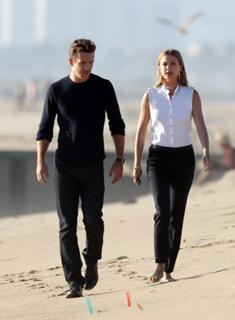 Emily VanCamp feet photo thumbnail