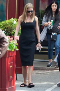 Emily VanCamp feet photo thumbnail
