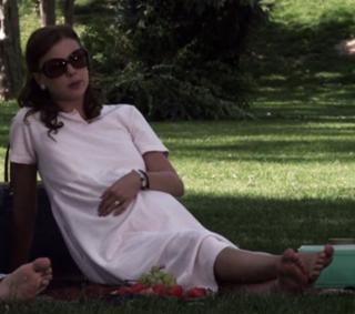 Emily VanCamp feet photo thumbnail