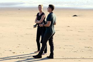 Emily VanCamp feet photo thumbnail