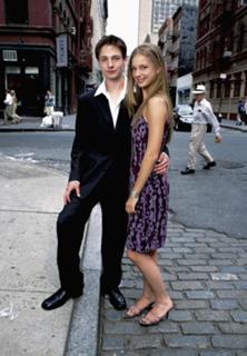 Emily VanCamp feet photo thumbnail