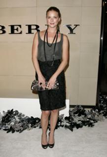 Emily VanCamp feet photo thumbnail