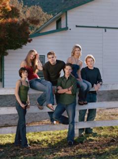 Emily VanCamp feet photo thumbnail