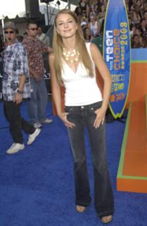 Emily VanCamp feet photo thumbnail