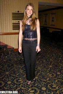 Emily VanCamp feet photo thumbnail