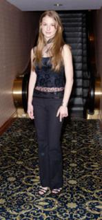 Emily VanCamp feet photo thumbnail