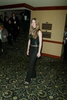 Emily VanCamp feet photo thumbnail