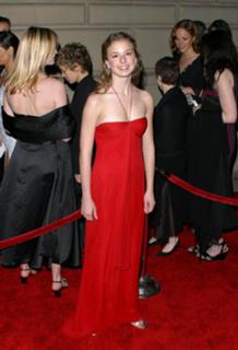 Emily VanCamp feet photo thumbnail