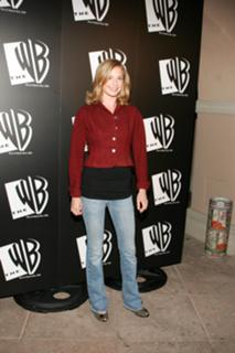 Emily VanCamp feet photo thumbnail