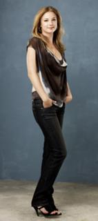 Emily VanCamp feet photo thumbnail