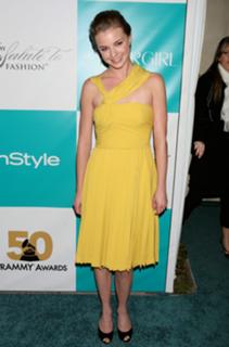 Emily VanCamp feet photo thumbnail