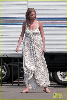 Emily VanCamp feet photo thumbnail