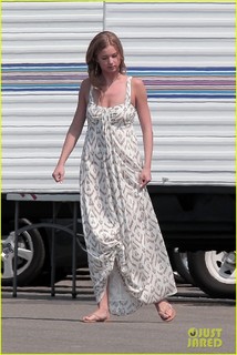 Emily VanCamp feet photo thumbnail