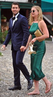 Emily VanCamp feet photo thumbnail