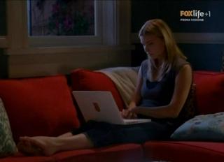 Emily VanCamp feet photo thumbnail