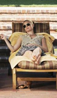 Emily VanCamp feet photo thumbnail