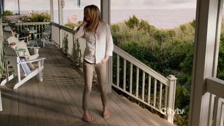 Emily VanCamp feet photo thumbnail