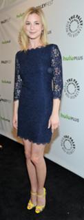 Emily VanCamp feet photo thumbnail