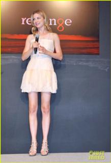 Emily VanCamp feet photo thumbnail