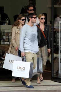 Emily VanCamp feet photo thumbnail