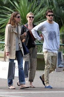 Emily VanCamp feet photo thumbnail