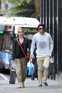 Emily VanCamp feet photo thumbnail