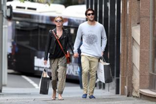 Emily VanCamp feet photo thumbnail