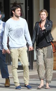 Emily VanCamp feet photo thumbnail
