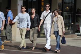 Emily VanCamp feet photo thumbnail