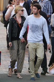 Emily VanCamp feet photo thumbnail