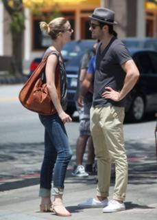 Emily VanCamp feet photo thumbnail