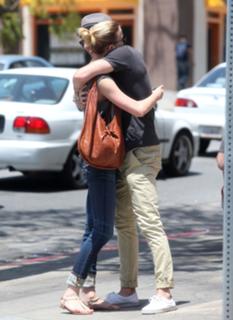 Emily VanCamp feet photo thumbnail